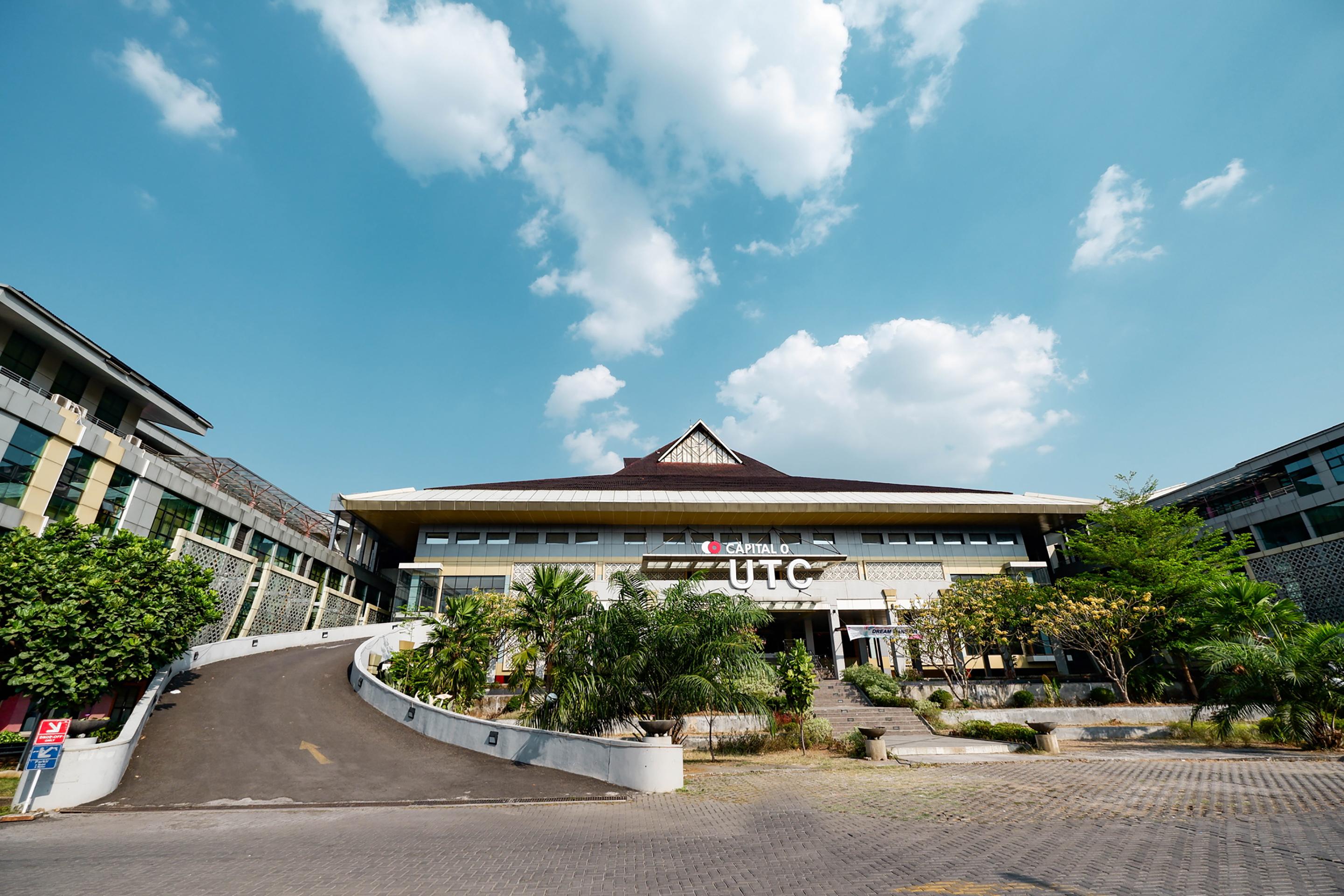 Utc Hotel Semarang Exterior photo