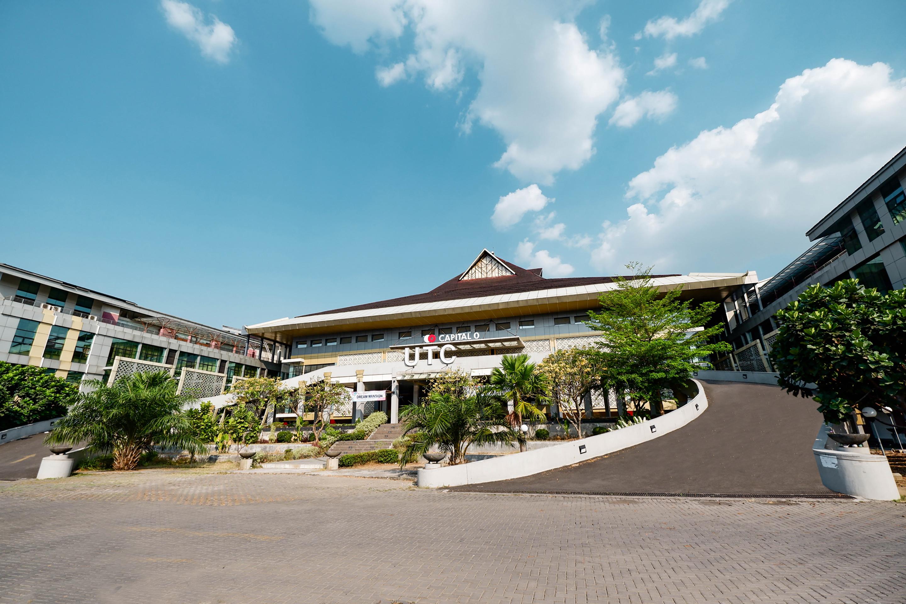 Utc Hotel Semarang Exterior photo