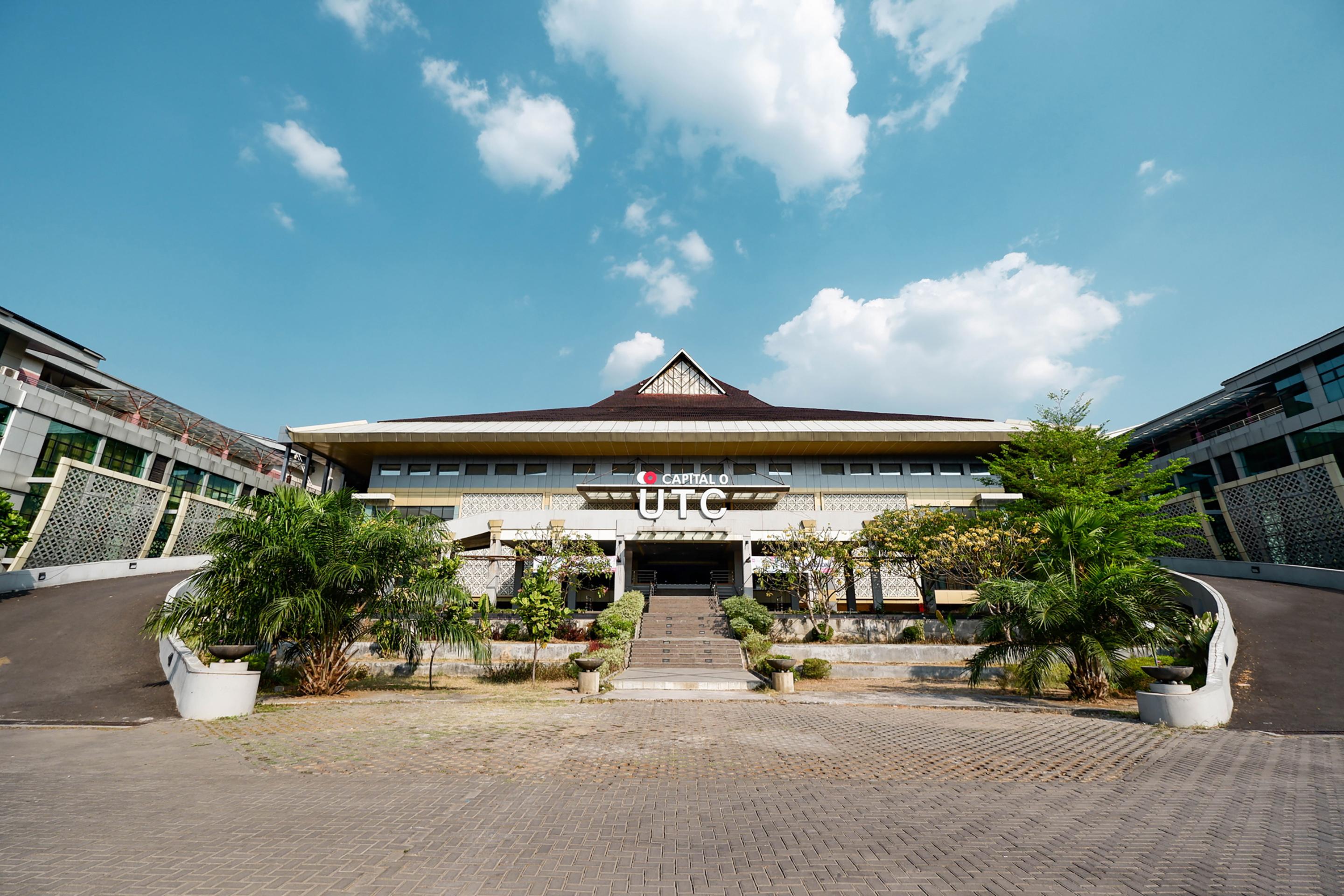 Utc Hotel Semarang Exterior photo