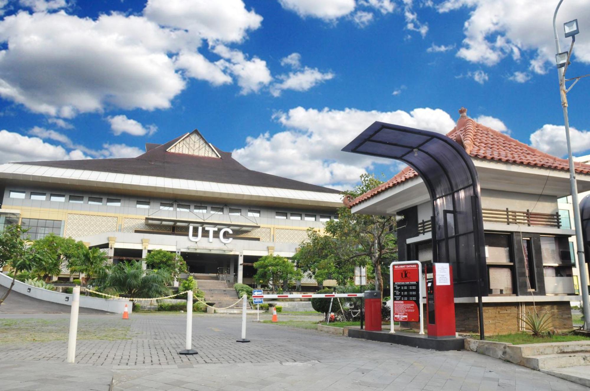 Utc Hotel Semarang Exterior photo