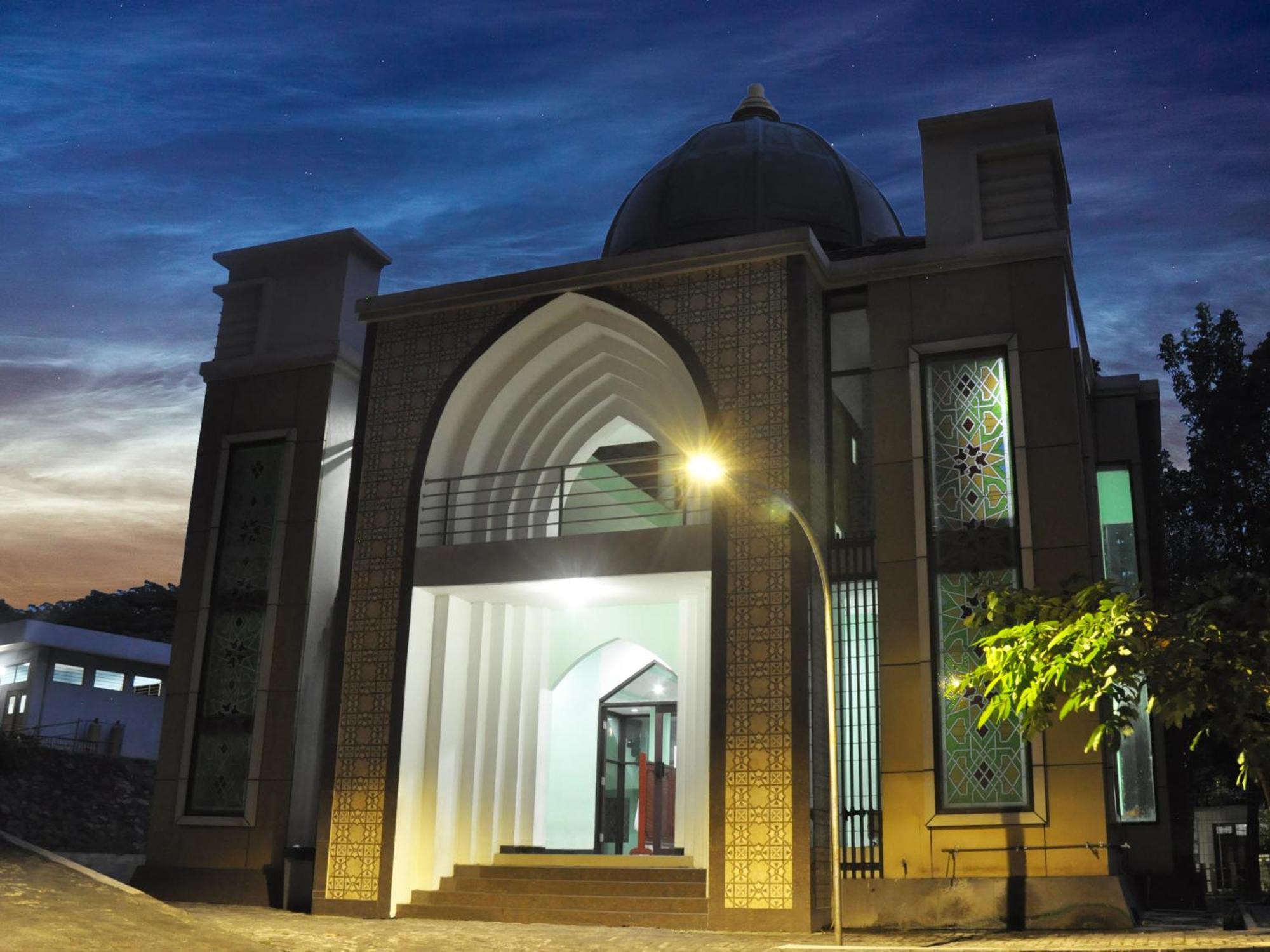 Utc Hotel Semarang Exterior photo